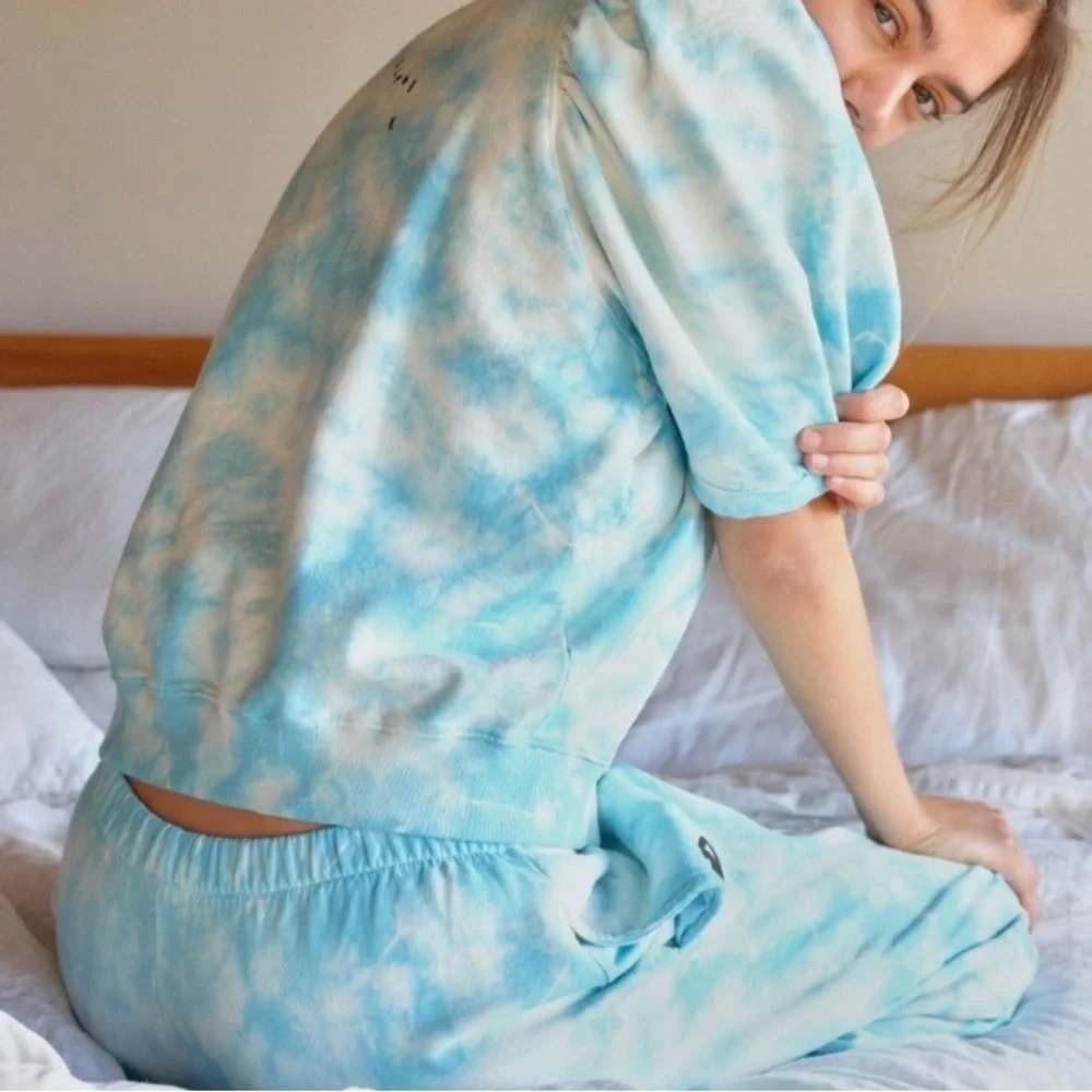 CLARE V. Puff Sleeve Sweatshirt Women's Medium Blue Tie Dye Kallie Cotton Logo